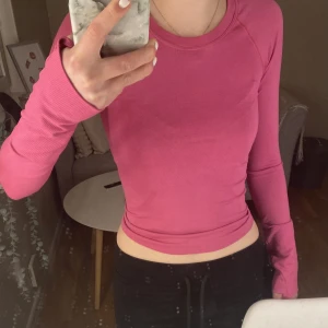 Lululemon tröja - Använd fåtal gånger, inga defekter. Nypris 78€