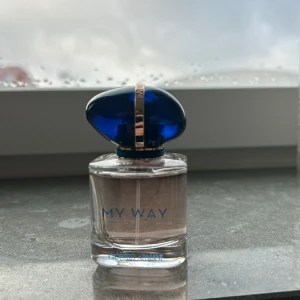 Parfym My Way - Parfym från Giorgi Armani. 2 sprut har sprutats och den är helt ny. Säljer för 600kr