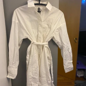 Skjortklänning  - Ny pris 100kr typ aldrig använd väldigt fin men lite för liten för mig 