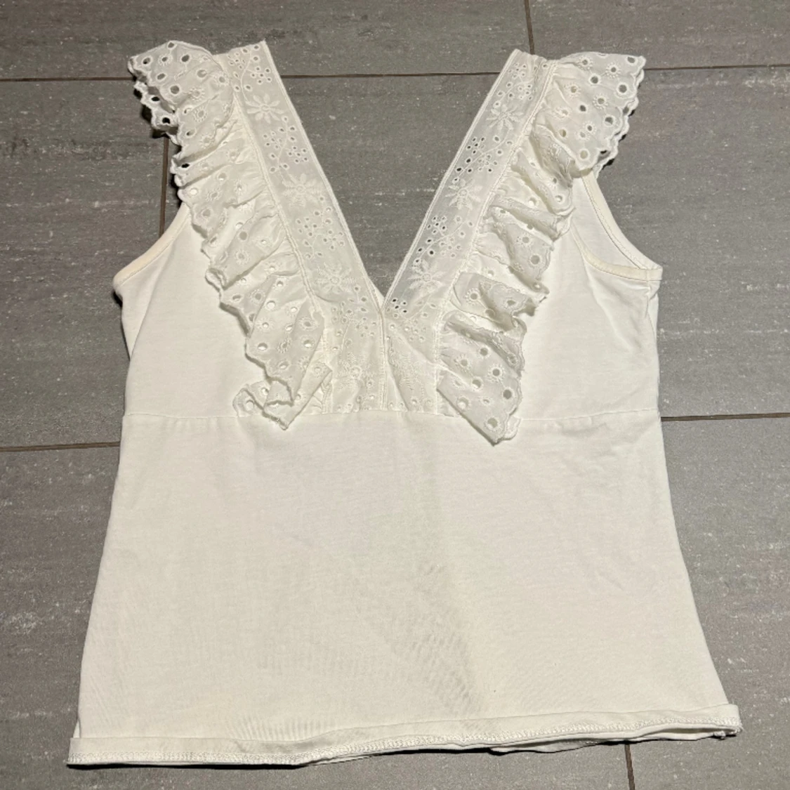 Jättefin topp med spets