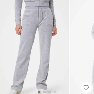 Gråa juicy byxor  - Säljer nu mina gråa juicy, dom är använda typ 4 gånger, så nästan nya! Jag är 1,55 och dom är typ precis så dom passar på längden!❤️