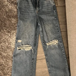 Jeans från Gina tricot  - Superfina byxor från Gina tricot, knappt använda så dom är i superbra skick 