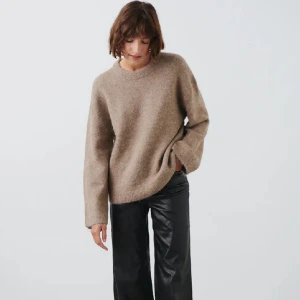 Stickad tröja  - Fint skick men komemr inte till användning💕