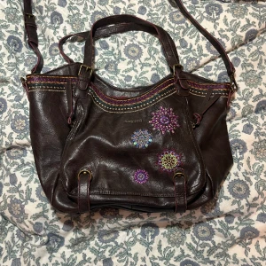 Väska - Snygg desigualväska!