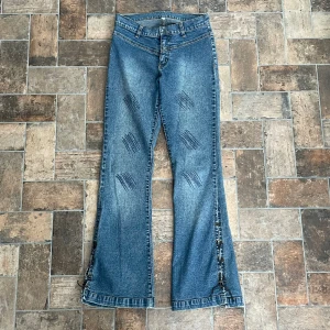 Coola jeans🤩 - För snygga jeans med coola detaljer och snörning där nere❤️‍🔥