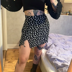 Kjol  - Från & other stories så så så fin men har blivit för stor 