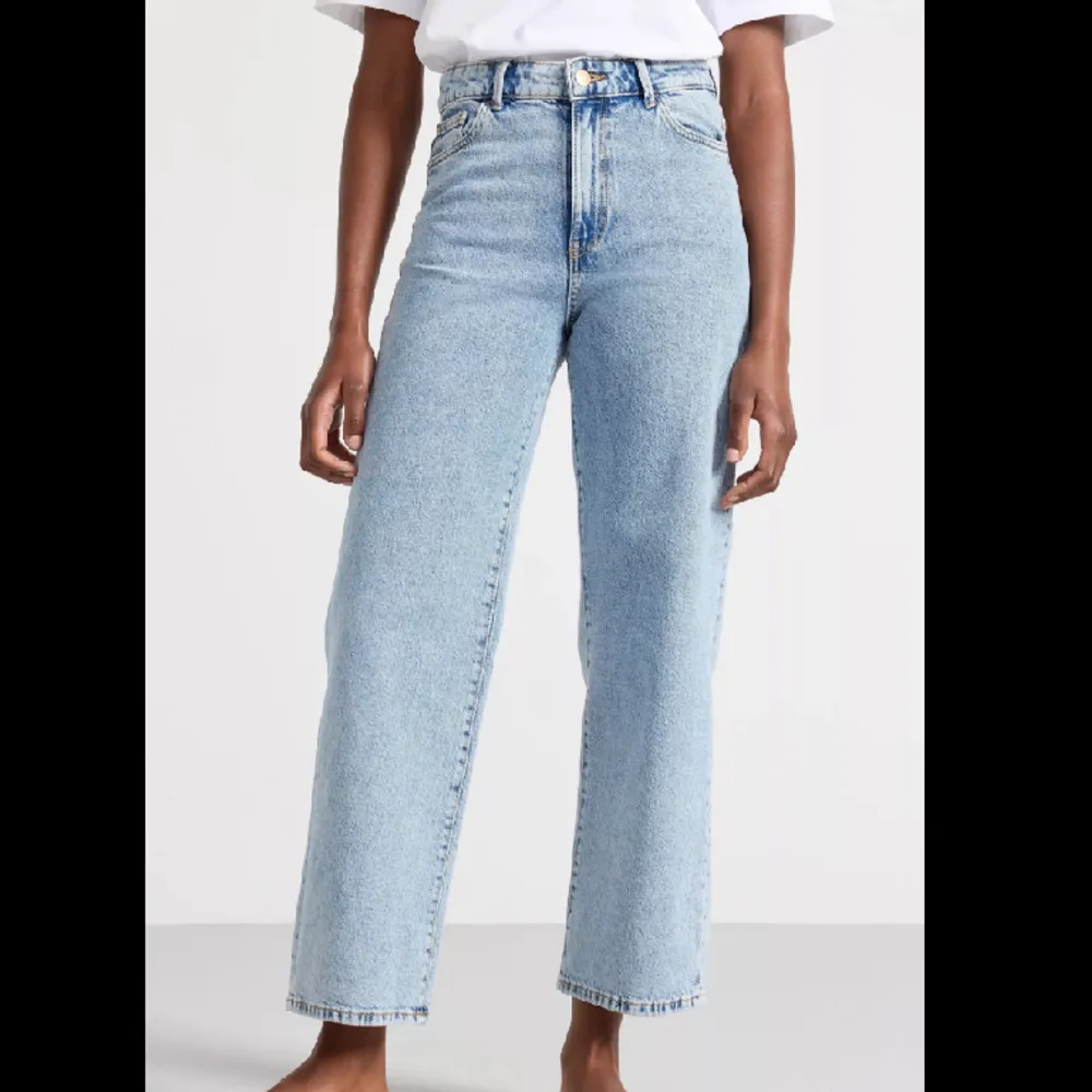 Ljusblåa jeans från Lindex i strl 38🤍. Jeans & Byxor.