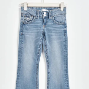 Bootcut jeans från Gina Young  - Fina blåa bootcut jeans från Gina Young. Använda fåtal gånger. Ny pris 300 kr. Kom privat för fler frågor💞