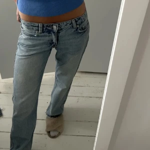 Weekday los waist - Säljer mina jätte fina weekday jeans som är lågmidjade och knappt använda då de är för små💕