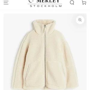 Teddyjacka - Säljer denna populära teddyjackan! 💞köpte den här på Plick och jag har aldrig använt den pga fel storlek (bild 2 lånad) 🤍