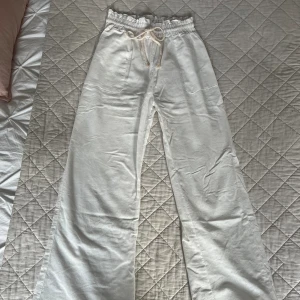 Linnebyxor  - Snygga linnebyxor💗 liknande Roxy byxor!! Helt oanvända, pris kan därför diskuteras 