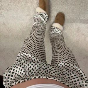 Byxor från design by si  - Fina byxor från design by si jätte sköna  men tyvärr aldrig använda 💞