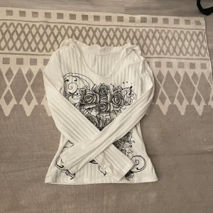 Tröja - Aldrig använd.