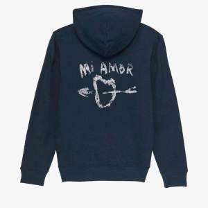 säljer även min suuuupersnygga mi amor hoodie som är slutsåld!!💕hoodien är i jättefint skick, som ny! köpt för 1750kr men säljer för 700 💕skriv innan du trycker på ”köp nu” !!