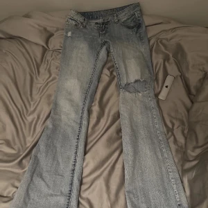 Jeans  - Midja 83 och innerben 75