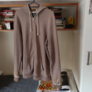 Hoodie - Lite utsliten men still works tho 