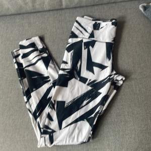 Nike tights One legend pant svart vit 