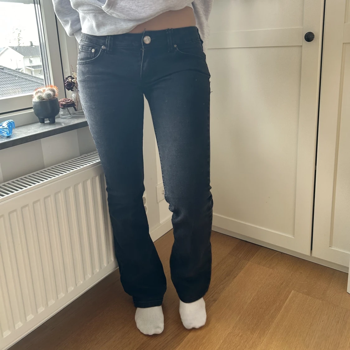 Low waist svarta jeans 