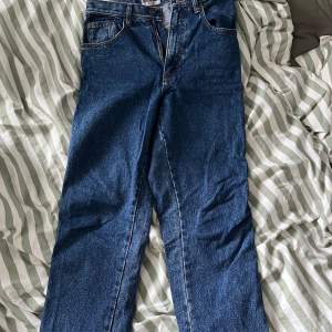 Blåa jeans från Lacroze i storlek W30 L28. Använda fåtal gånger. 