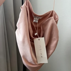 Rosa linne - Gulligt rosa linne med resår i sidorna och fram, aldrig använt och med lappen kvar👍