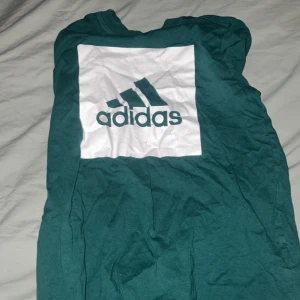 Grön adidas tröja - Gamal adidas t shirt