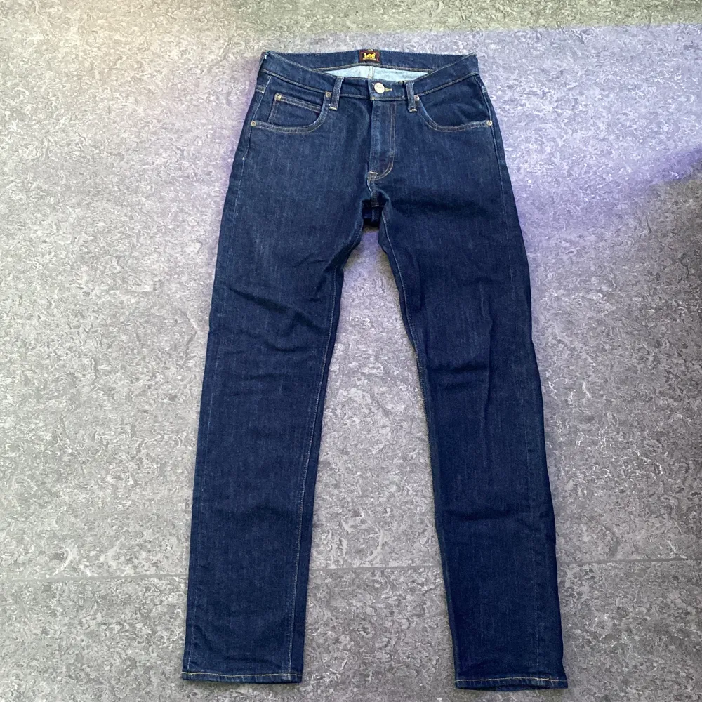 Lee jeans i nyskick. Pris: 600kr Storlek: W29 L32. Skicka ett meddelande vid intresse.. Jeans & Byxor.