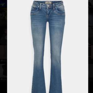 Säljer mina favorit jeans från LTB eftersom de blivit för små. Modellen är valerie i storlek 27/32🤩Färgen är blue addicted. Slitning vid dragkedja men går att använda ändå🙌