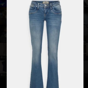 Ltb jeans - Säljer mina favorit jeans från LTB eftersom de blivit för små. Modellen är valerie i storlek 27/32🤩Färgen är blue addicted. Slitning vid dragkedja men går att använda ändå🙌