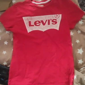 Tshirt  - Levis tshirt i fint skick. Stl M. 
