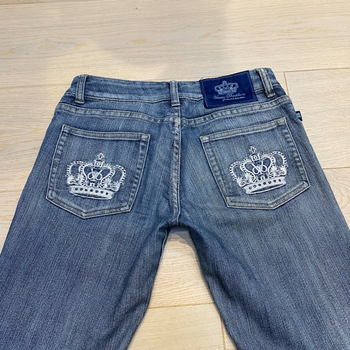 lågmidjade bootcut jeans från victoria beckham💕