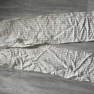 Randiga linne byxor från Holly&Whyte i storlek 36. Använda fåtal gånger. 