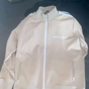 🌴👼Tracksuit  - Helt okej skick, använd absolut men schysst ändå! 