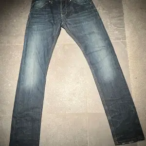 Hej säljer mina dondup jeans Slim fit  i storleken w30 skick 9/10 hör av dig vid minsta fundering och kom gärna me prisförslag mvh Lukas