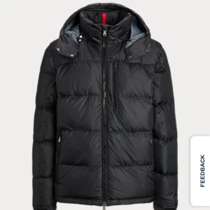 Ralph Lauren Jacka - Säljer nu min Ralp lauren down jacket. Jackan har två små hål utöver den i ett toppen skick. Nypris: 4000kr