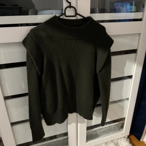 Soft goat tröja - Långärmade soft goat tröja men jätte fina detaljer på armarna