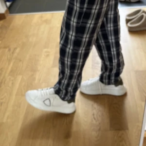 Phillippe model! - Säljer mina feta phillipe model skor! Fint skick- 8/10. Nypris runt 4000. Kom privat för fler frågor!🤩
