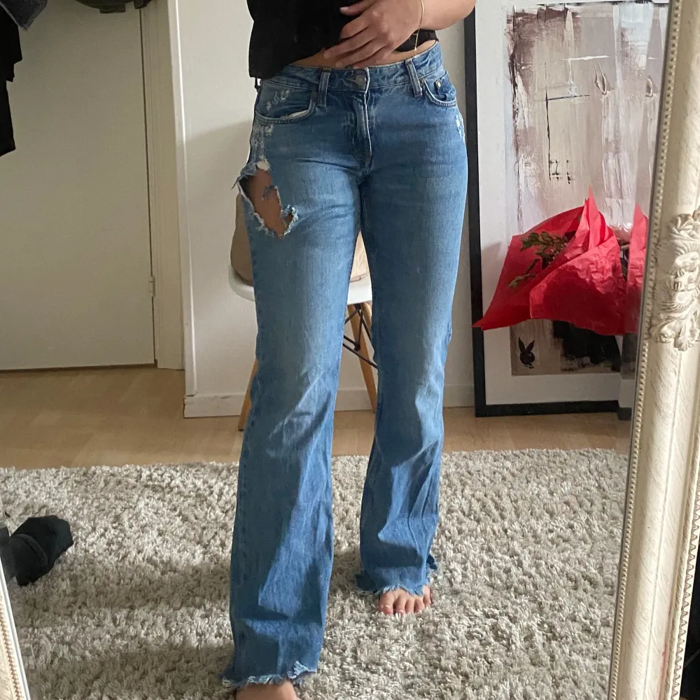 Så snygga jeans som inte kommer till användning 🤍. Jeans & Byxor.