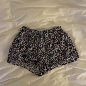 Söta blommiga shorts  - Använd några gånger  