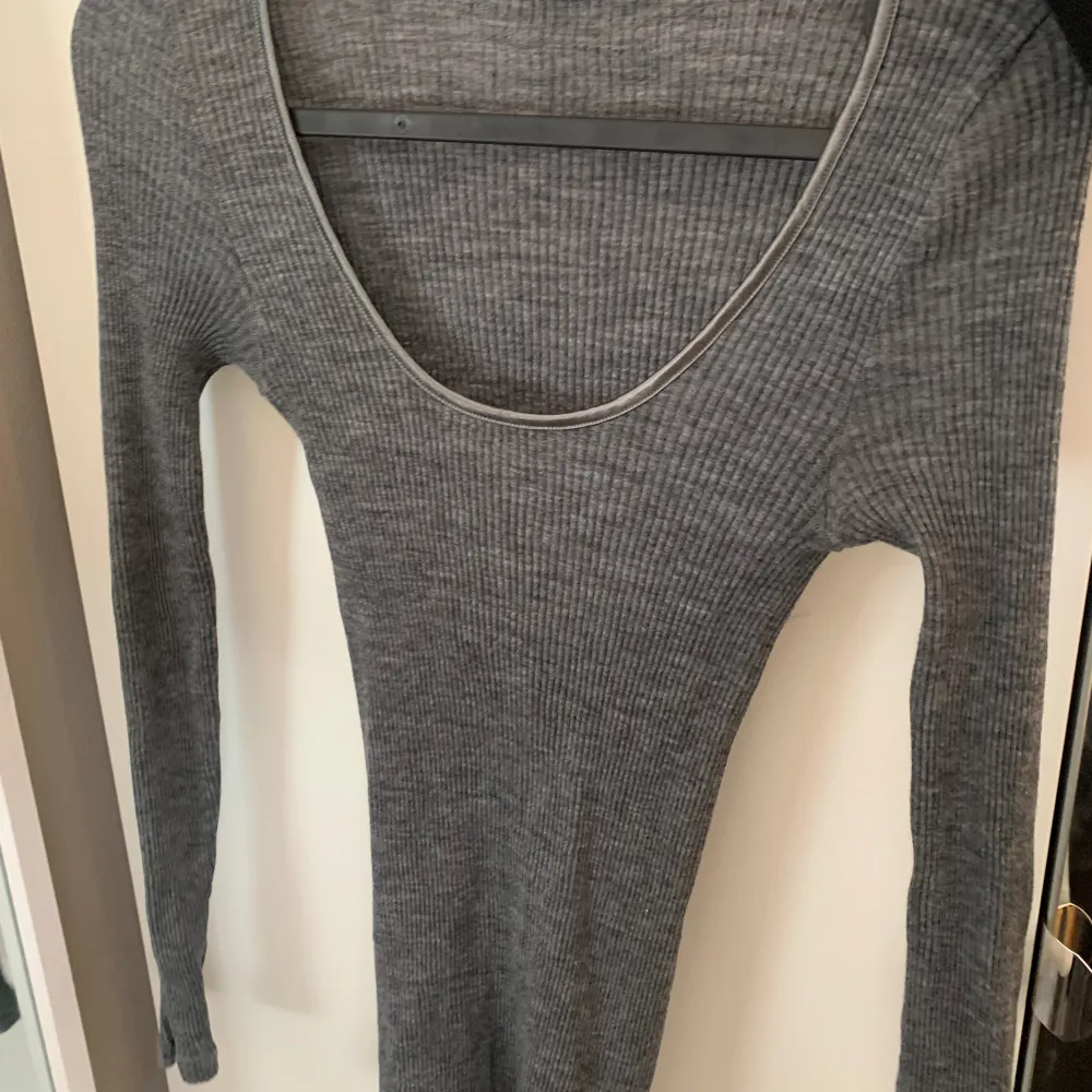 Denna fina mjuka tröjan ifrån Intimissimi är använd 1 gång 🩷den är som ny ! . Toppar.