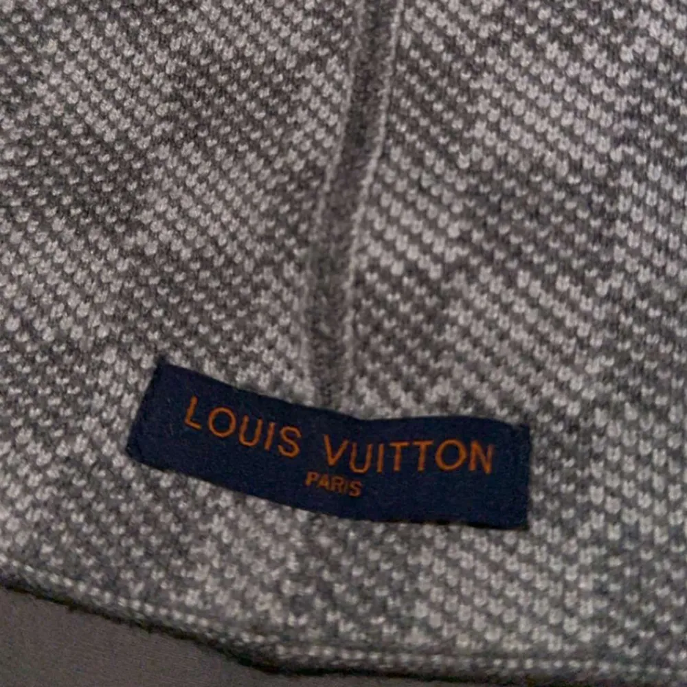 Tjena, säljer min Louis Vuitton Mössa då det snart är vår och tänkte köpa mig en keps. Köpte den denna vintern och skicket är 9/10. Vid fler frågor så är det bara att höra av sig. Priset kan diskuteras.. Accessoarer.