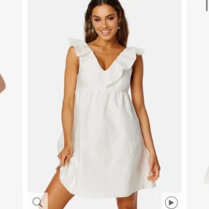 Studentklänning bubbleroom - En jättefin oanvänd studentklänning från bubbleroom💓🤍 Tog studenten förra året o köpte två stycken studentklänningar, men enbart en kom till användning. Denna är enbart testad och är i superbra skick och är i storlek S🌸 nypris är 899kr