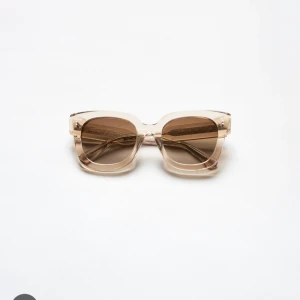 Chimi 08 ecru  - säljer mina chimi 08 ecru. Nyskick och allt ingår!