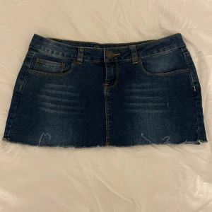 Jeanskjol  - Skit snygg!!