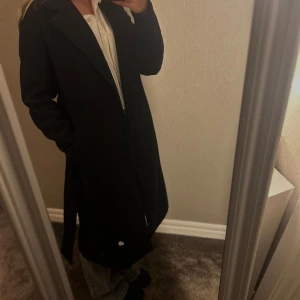 Kappa - Säljer min kappa från vila då jag inte har någon användning för den. Köptes i december och är knappt använd!