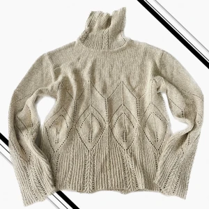 Halterneck tröja - Lite croppad