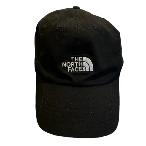 the north face snapback  - keps från the north face i färgen svart. One size och bra skick! Tar swish! Hör av dig om du har ytterligare frågor eller vill köpa👍