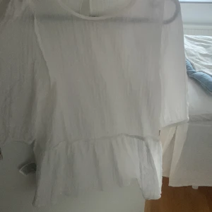 Blus  - Jättefin vit blus helt oandvänd 