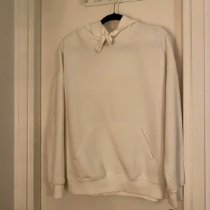 Vit hoddie  - Bra skick, använd någon enstaka gång