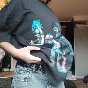 Gorillaz bandtröja - ⛈Säljs då de en inte är används längre! Köptes på H&M å bra kvalite.⛈