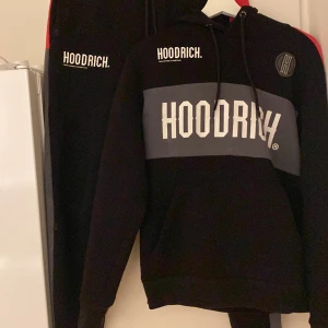 Hoodrich ställ  - Skick 9/10 knappt använd kan sälja separat.storlek S men passar även för m, Pris kan ändra vid snabb affär.